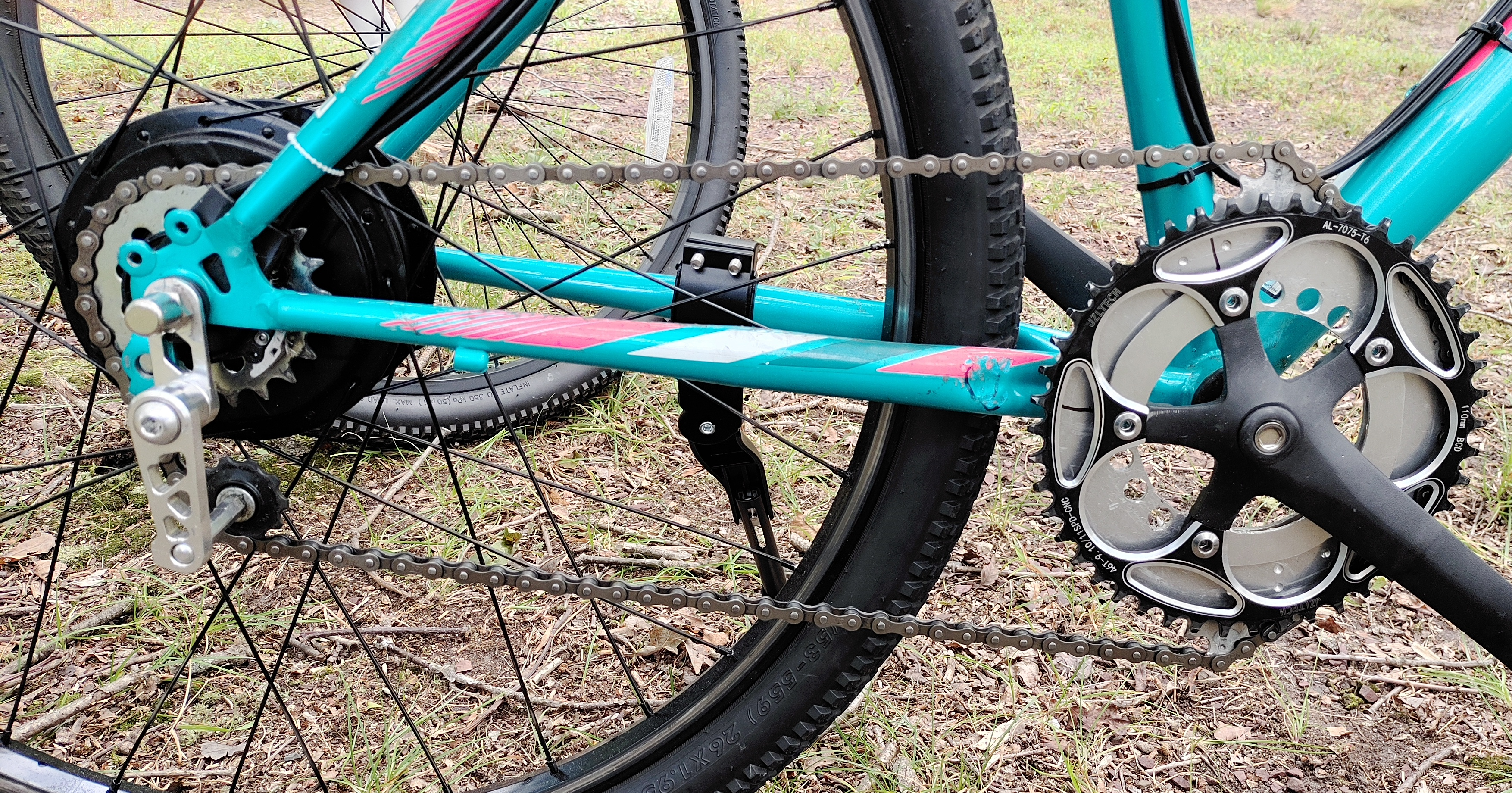Closeup of the blue demo bike with duel rings and the CVT hub.